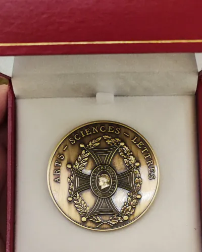 Médaille de bronze Arts-Sciences-Lettres dans son écrin rouge